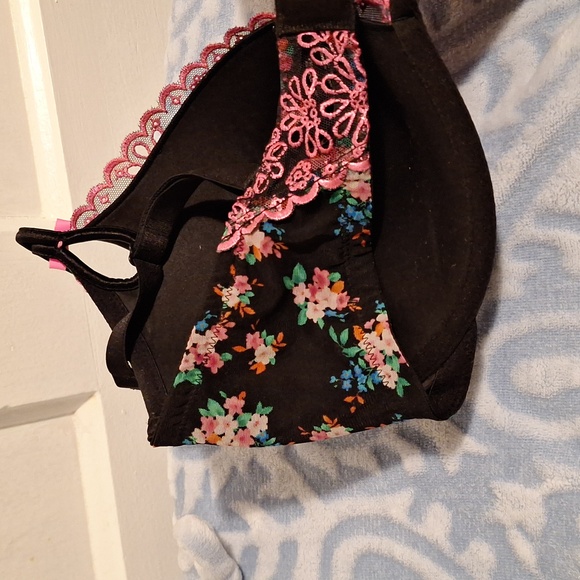 Gorgeous VS Pretty Little Things Bra - Picture 4 of 4